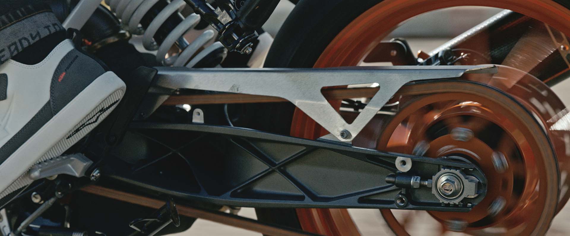 KTM_390_still_1